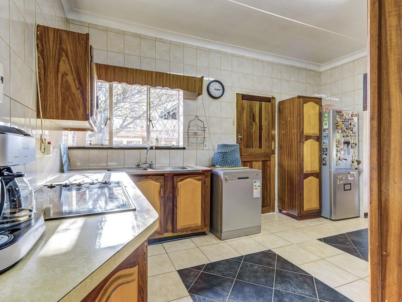 SUPER NEAT AND SPACIOUS HOME WITH SUPERB FLATLET - Photo 8