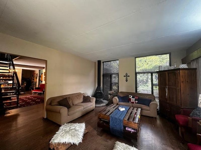 Contemporary Garden Retreat with Flexible Living & Exceptional Space - Photo 8