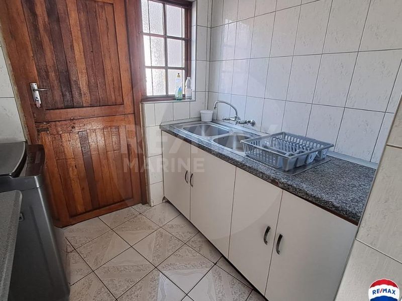 Spacious 5-Bedroom Furnished Contractor Accommodation with Pool, Braai, and Double Garage - Photo 5