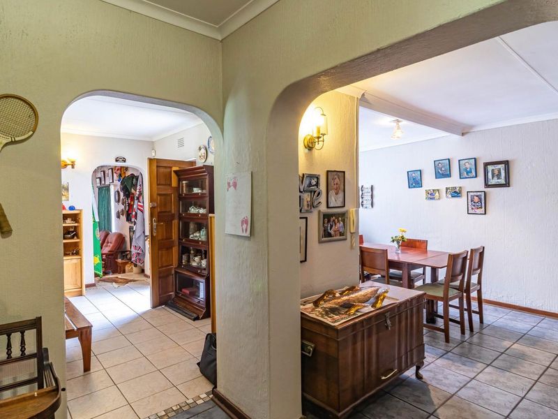 3 Bedroom Home with 2 Cottages - Photo 8