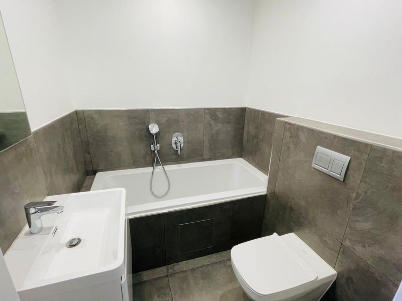 2 Bed Unfurnished Apartment for Rent in Illovo - Photo 9