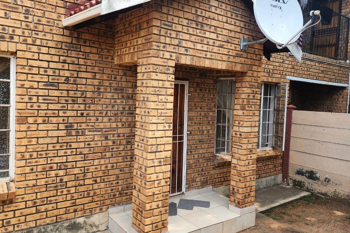 Your starter Home awaits - Photo 2
