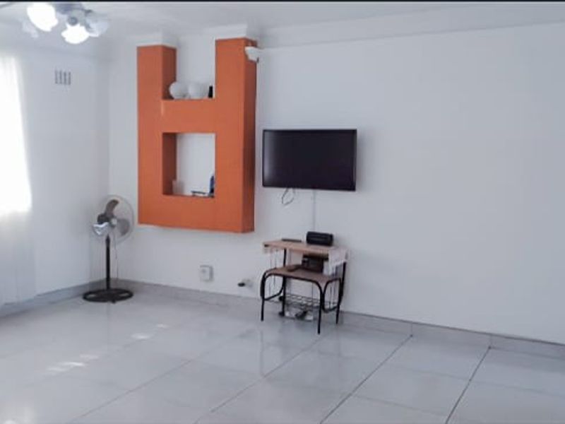 2-Bedroom Flat for Sale in Pietermaritzburg Central - Photo 2