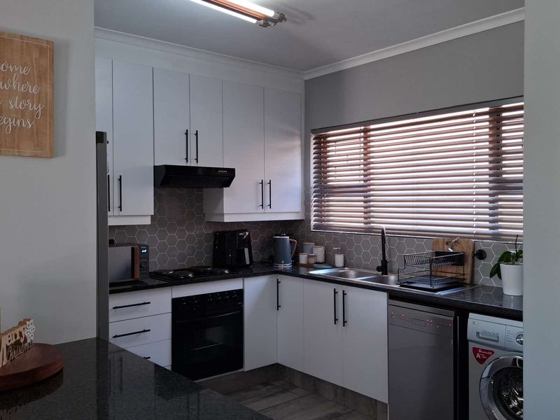 Modern Ground floor unit In Meyersdal - Photo 8