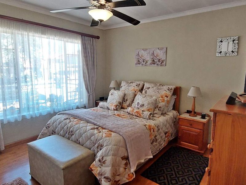 Secure 2 Bedroom Sanctuary - Photo 10