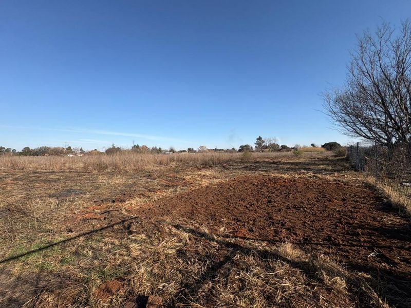 Spacious 1.3ha Vacant Land with Services Available - Photo 2