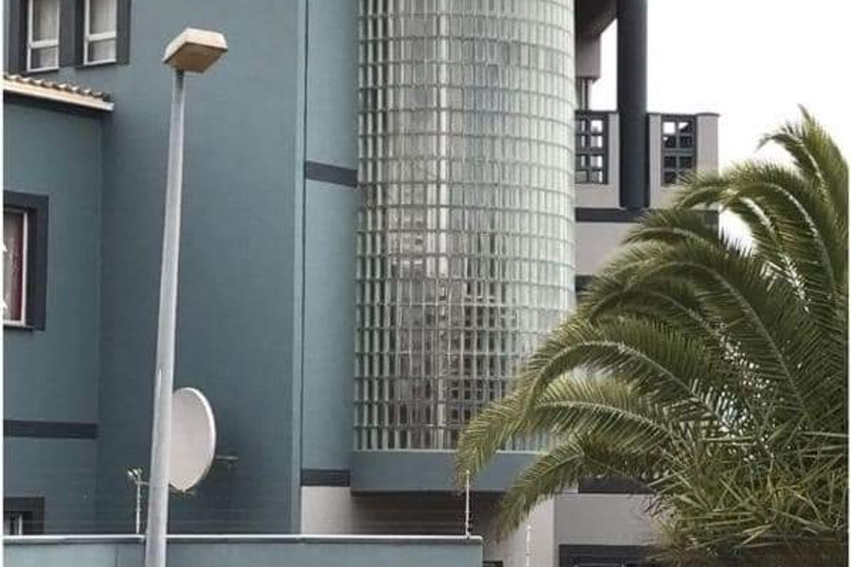 Beautiful 4Bedroom Townhouse For Sale - Photo 2