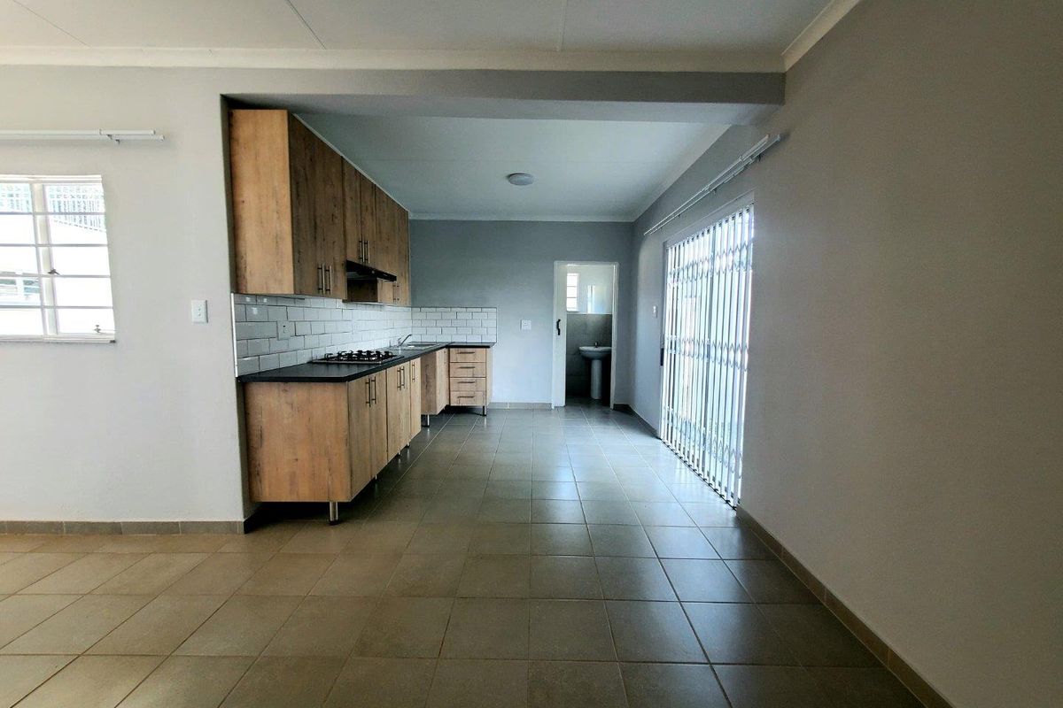 2 Bedroom apartment up for grabs! - Photo 2