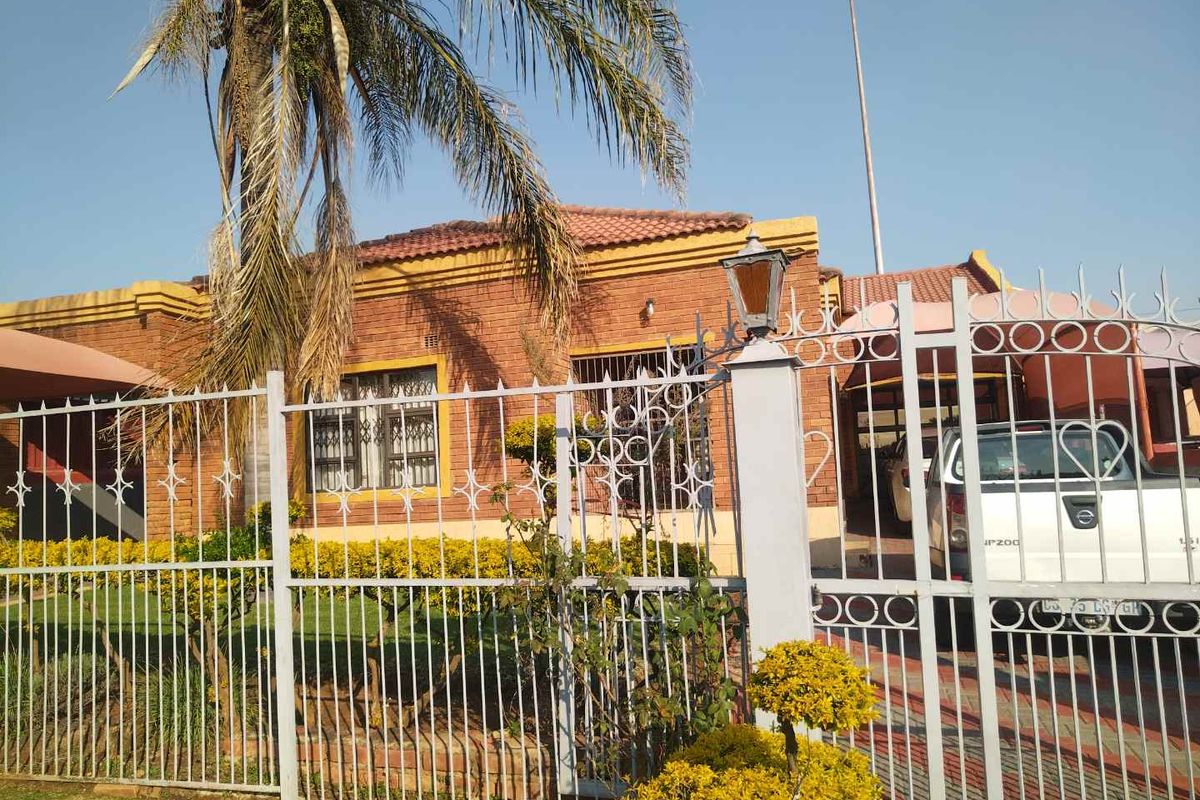 3 bedrooms house for sale in Soshanguve BB - Photo 2