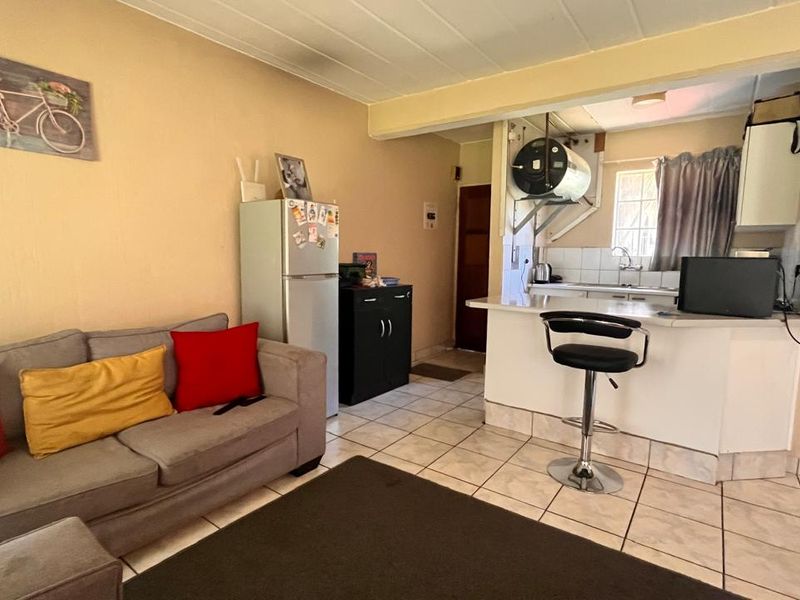 Investors and Small Families - Lovely GroundFloor Unit - Photo 9