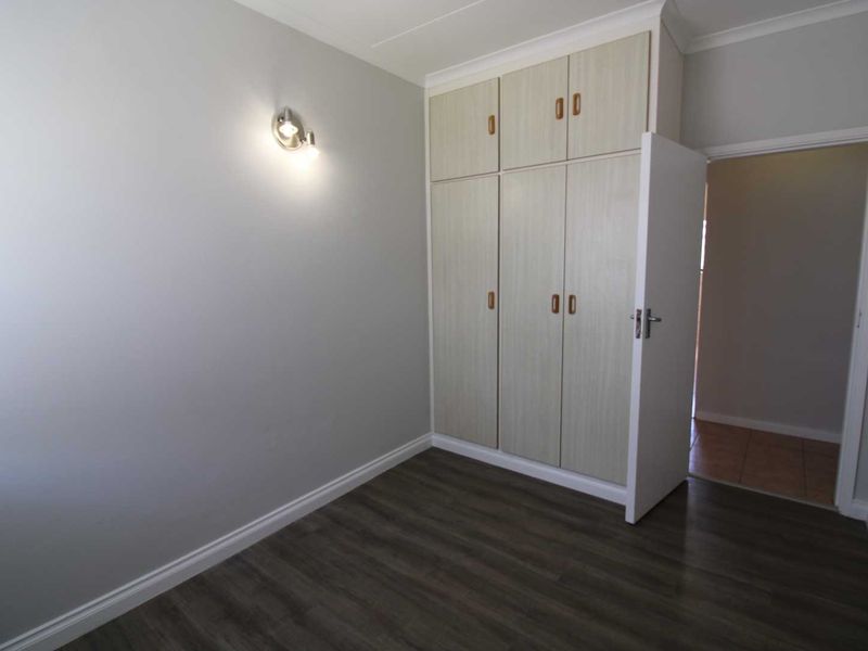 Spacious, Well-Positioned Property Featuring Two Flats, ideal for extended family living! - Photo 6