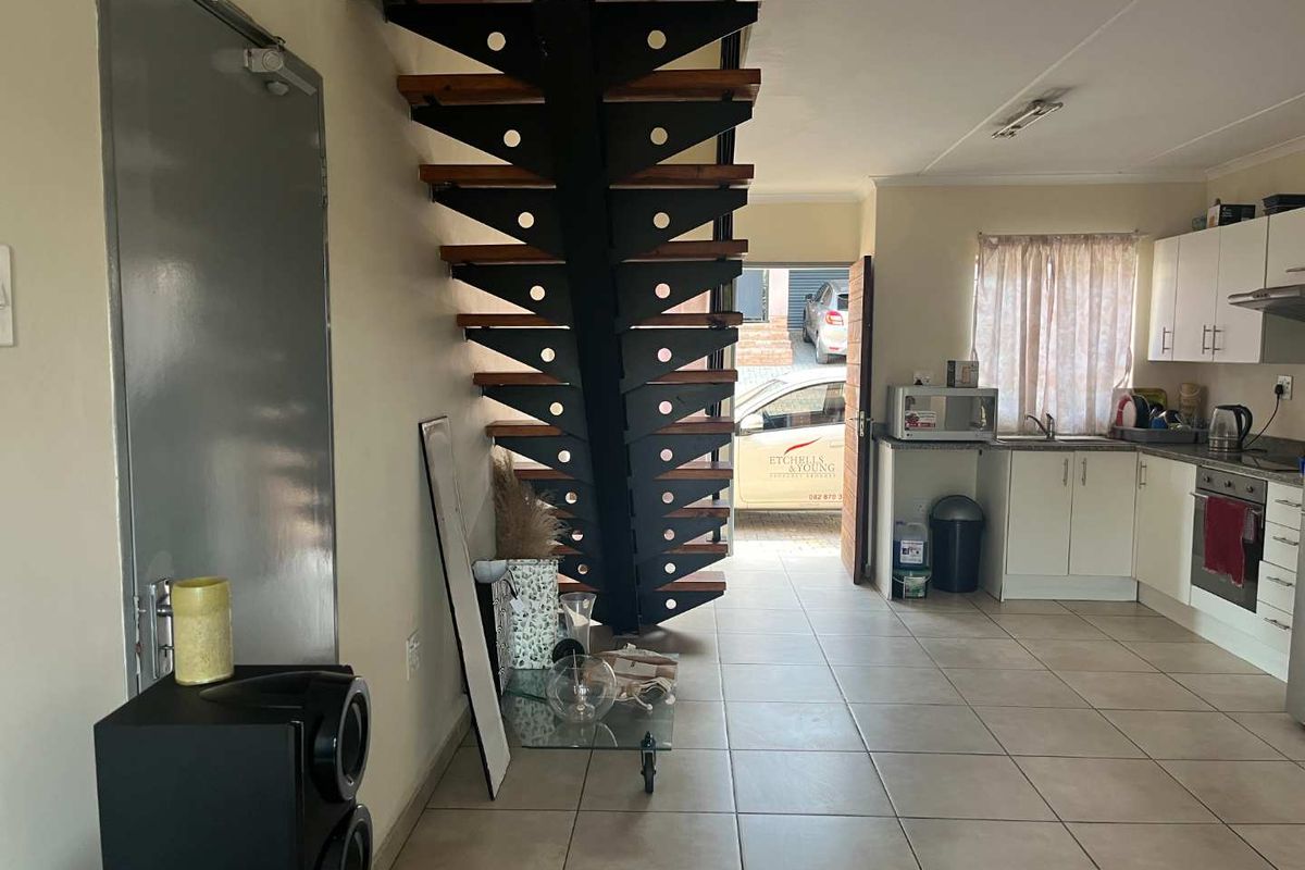 Perfect Easter gift to yourself or your family. 3-Bedroom Apartment in Ferndale, Randburg - Photo 5