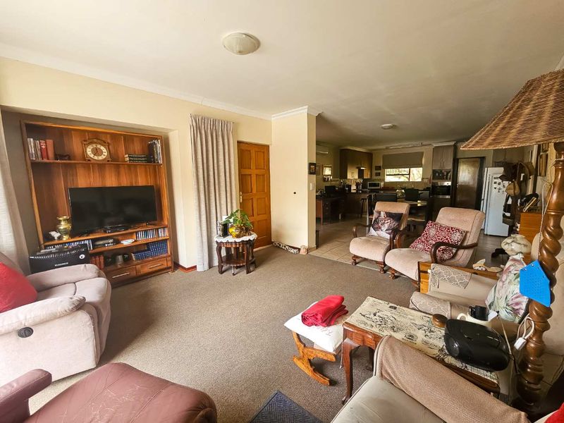 Retirement Lifestyle Living – 2 Bedroom Townhouse in Sought-After Langenhovenpark - Photo 6