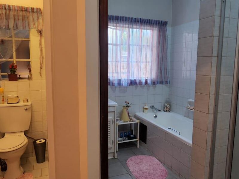 Neat as a pin...just move in and stay! - Photo 7