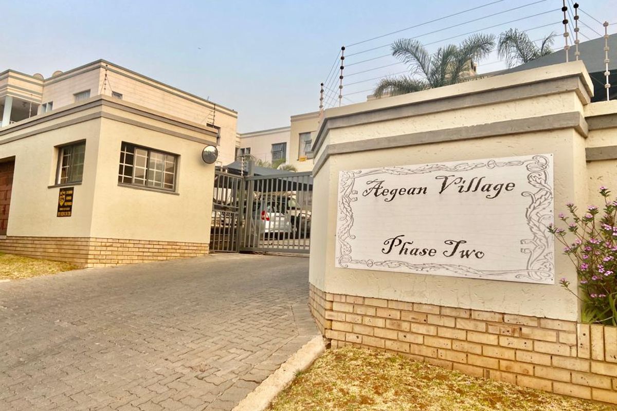 2 Bedroom and 2 Bathroom Townhouse for Sale! - Photo 2