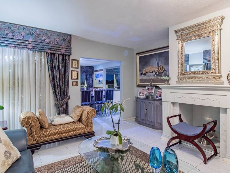 DISTINGUSHED HOME FOR THE DISCERNING FAMILY - Photo 8