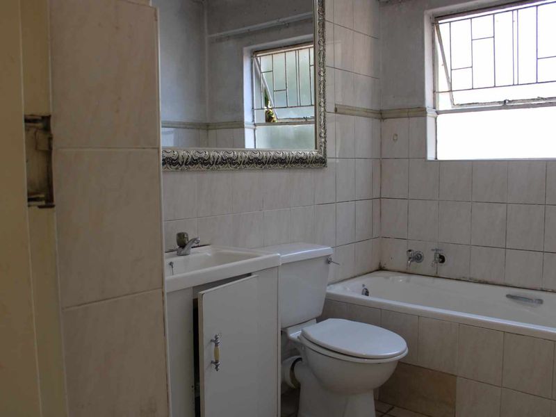 Garden Apartment Close to Mall of Africa - Photo 3