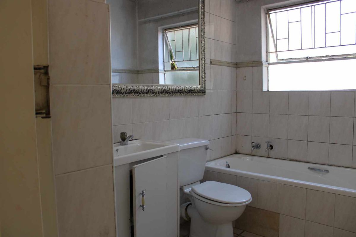Garden Apartment Close to Mall of Africa - Photo 3