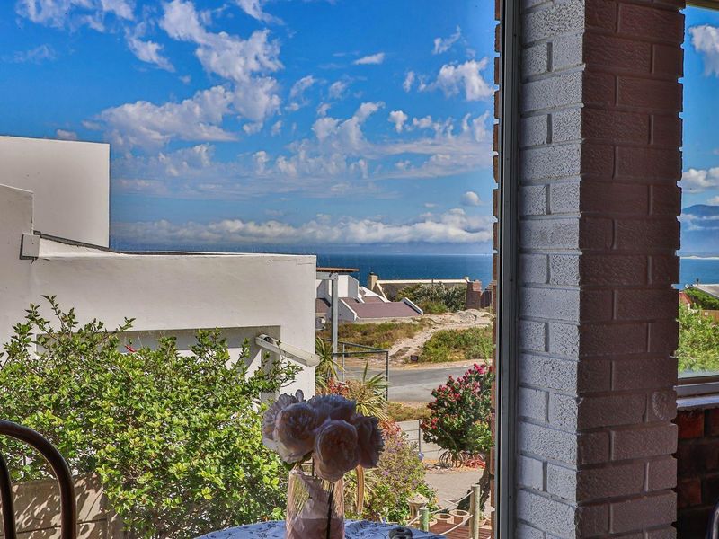 Perfectly Positioned Home with Sea Views - Photo 10