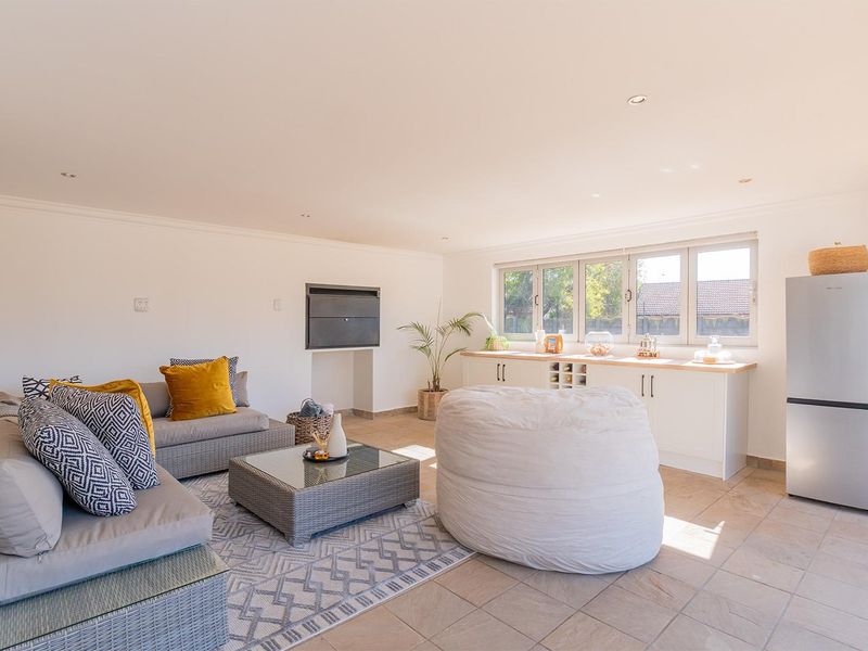 Modern 3-Bedroom Entertainer’s Dream Home with Jacuzzi Room & Heated Pool in Birch Acres - Photo 6