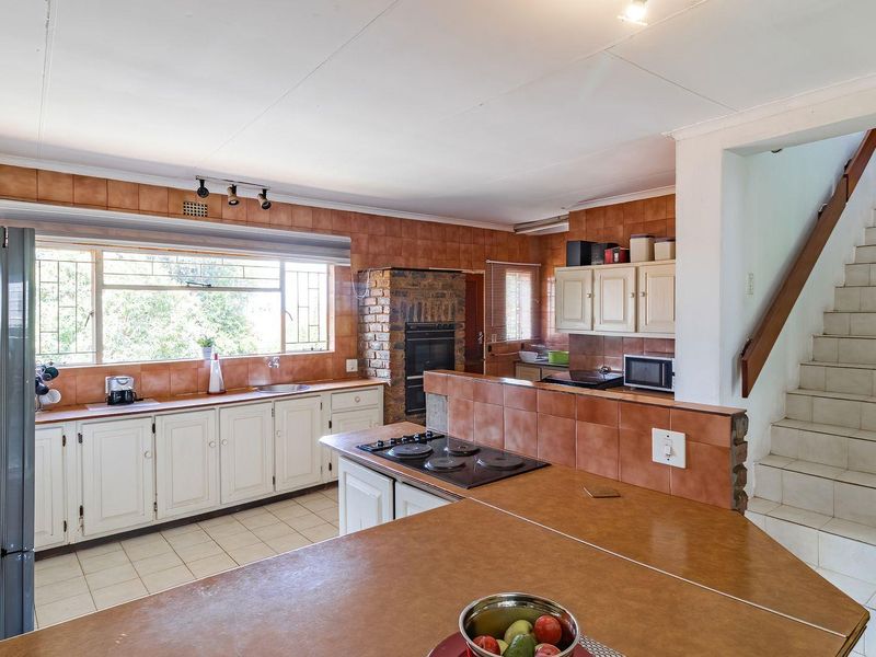 ### Spacious Family Home for Sale in a Prime Gated Community - Photo 9