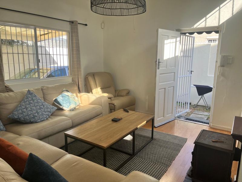 2 bedroomed home with secure parking - Photo 6