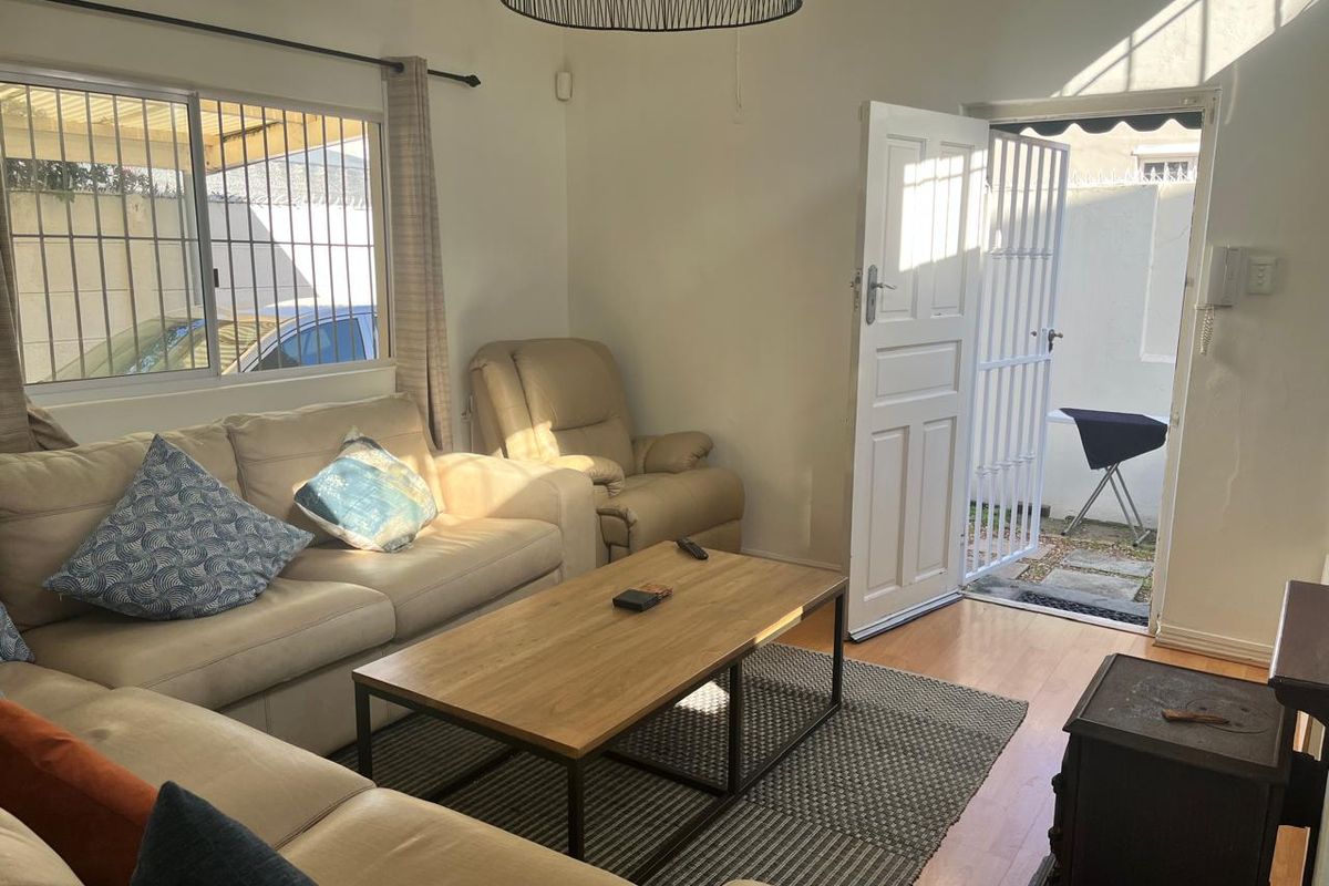 2 bedroomed home with secure parking - Photo 5