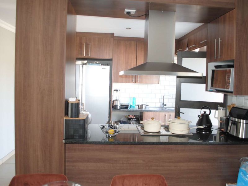 Tuscan Home Newly build modern contemporary look - Photo 9