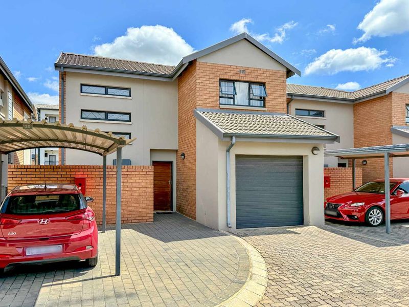 Modern 3-Bedroom Townhouse in Zambezi Manor Lifestyle Estate - Photo 2