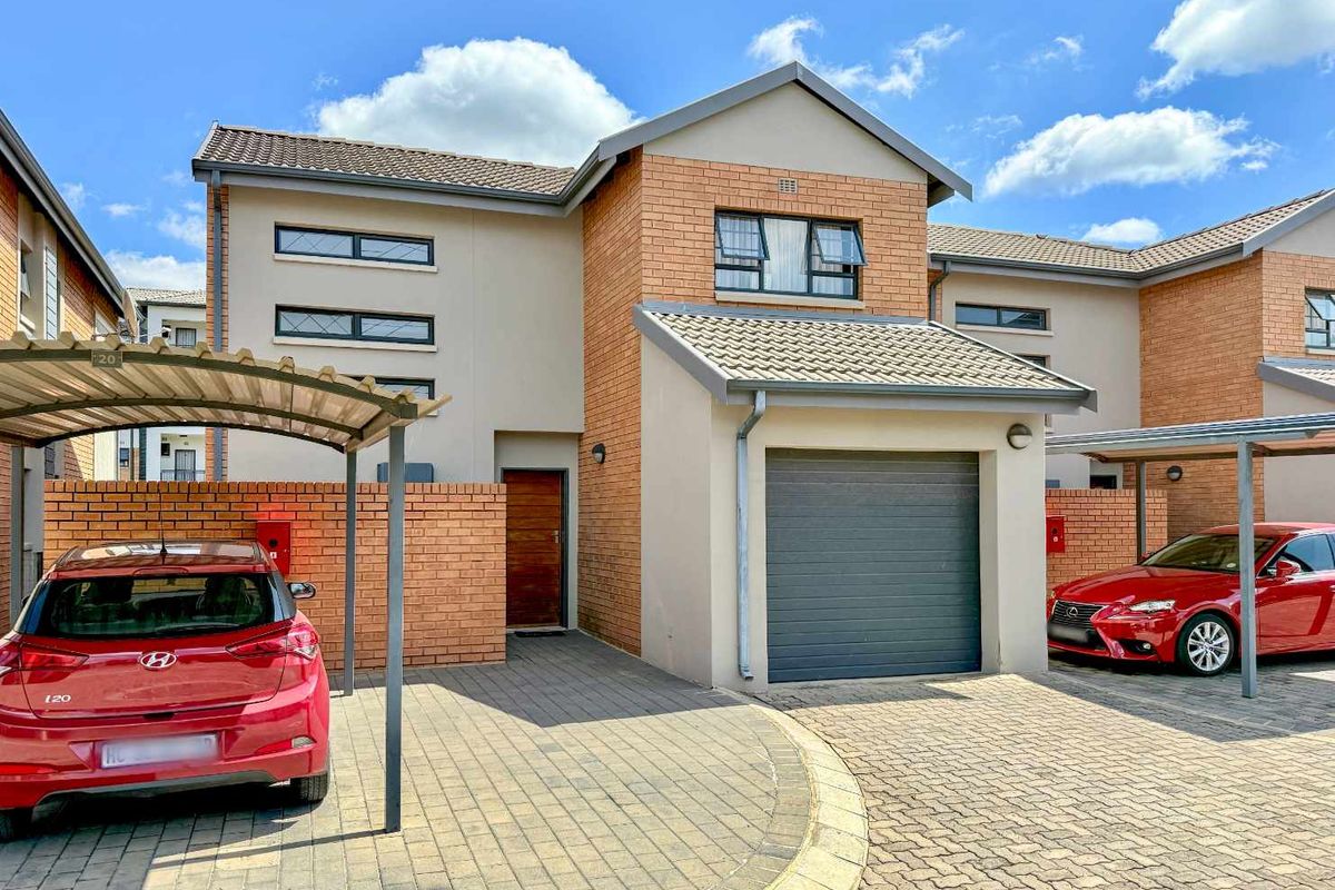 Modern 3-Bedroom Townhouse in Zambezi Manor Lifestyle Estate - Photo 2