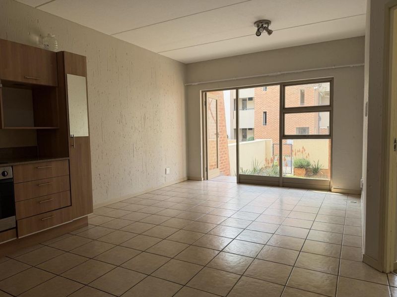 Bachelor apartment in Lonehill - Photo 3