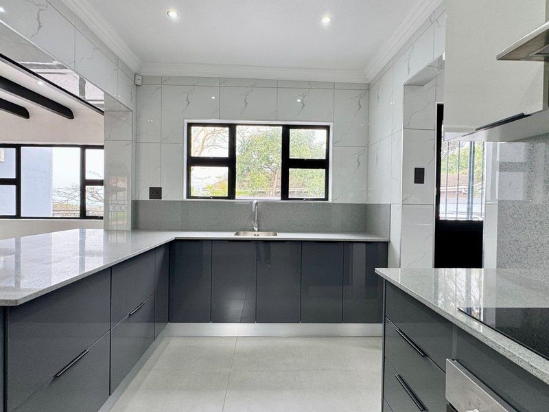 NEWLY RENOVATED 4 BEDROOM FAMILY HOME - Photo 8