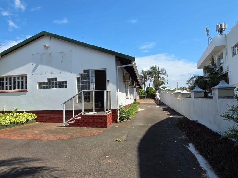 Commercial property for rent - Photo 1