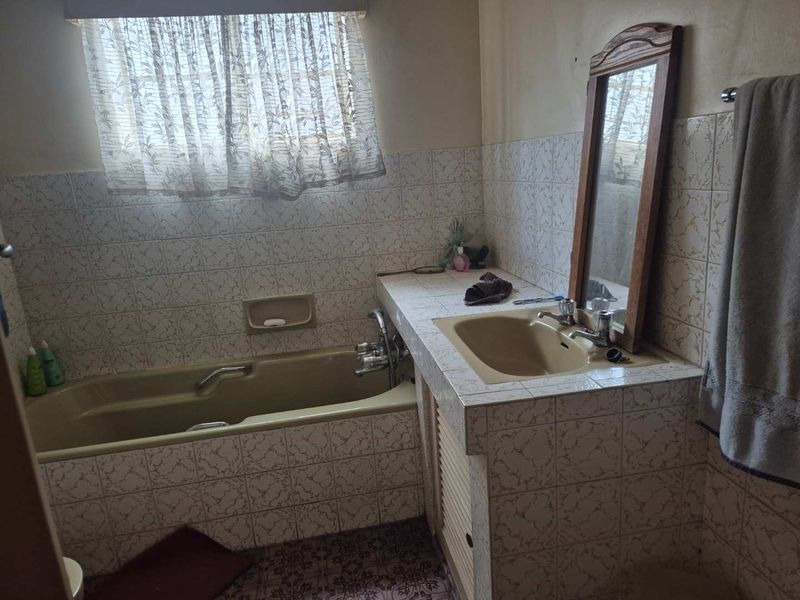 Large home, ideal for family or for renting out - Photo 6