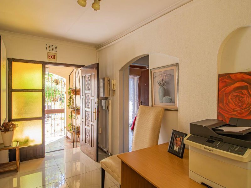 11 Bedroom Guest home in Lakefield x21. - Photo 10