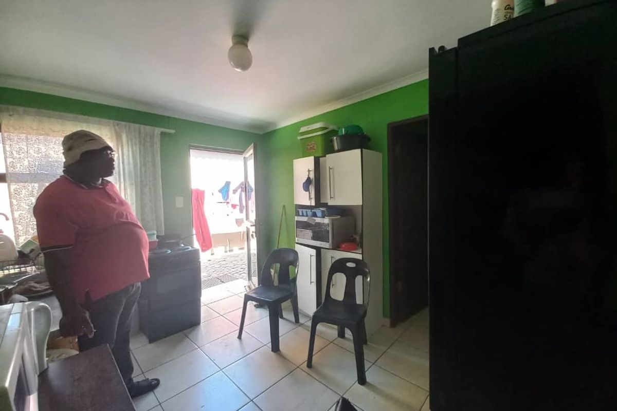 Kuisebmond, Walvis Bay:  Home with 3 Flats if for Sale - Photo 3