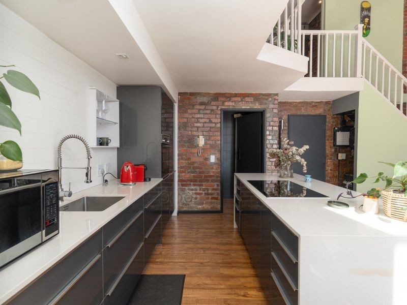 Westside Studios Penthouse - Photo 9