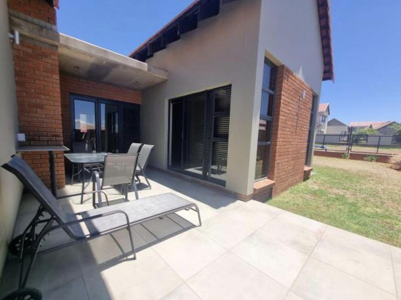 Modern 3 Bedroom House In Prestigious Stone Creek, Wild Olive Estate - Photo 6