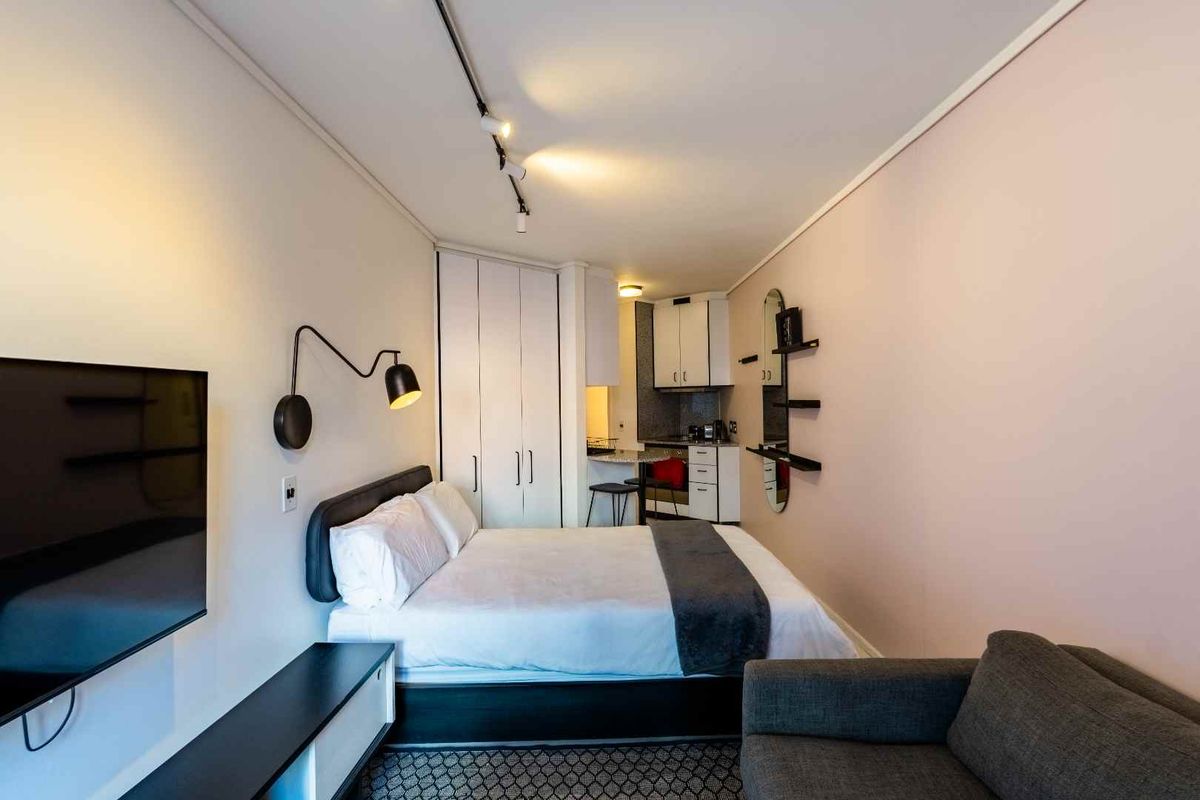 Stylish Studio in Sea Point Steps from the Promenade - Photo 3