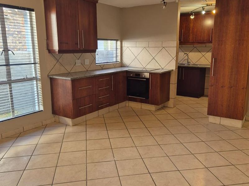 DOUBLE STOREY HOME FOR SALE IN SAINT OLYMPUS PRESTORIA EAST - Photo 6