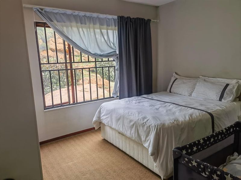 Charming 2-Bedroom with Patio in Prime Location!" - Photo 9