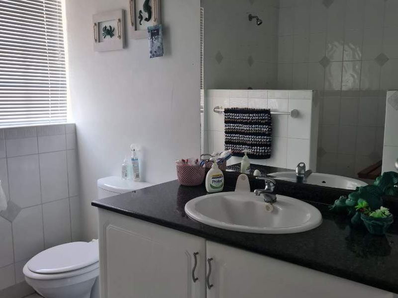 Spacious family home ideal for nature lovers - Photo 10