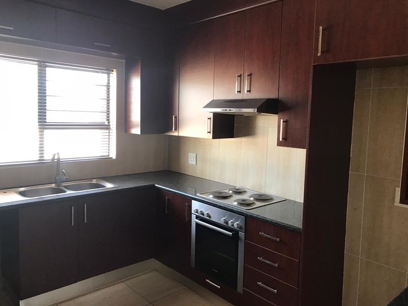 NOT PET FRIENDLY! Lovely Cluster for Rent - Available 1 September 2024 - Photo 6