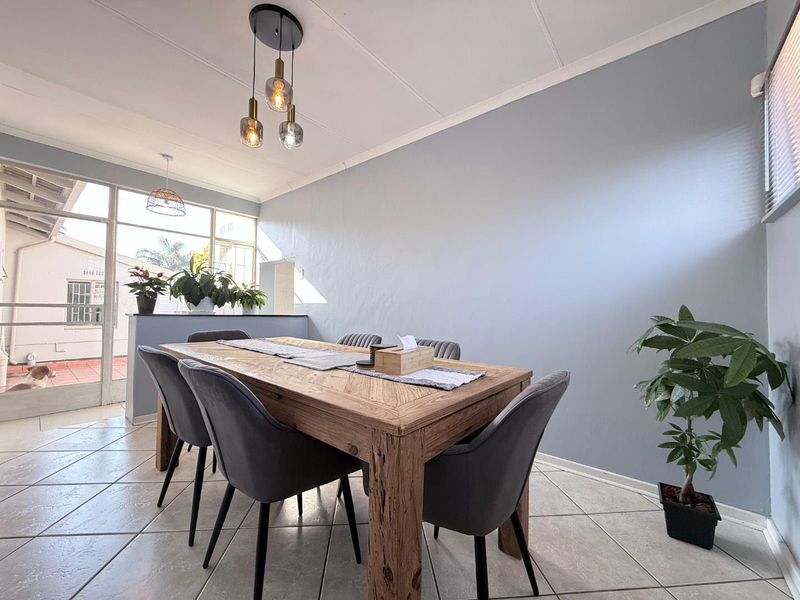 Beautiful Light-Filled Family Home on a Spacious Corner Stand - Photo 10