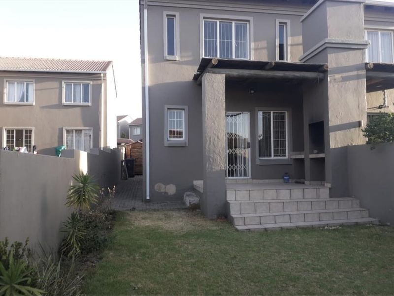 2 Bedroom Duplex Apartment to rent!! - Photo 2