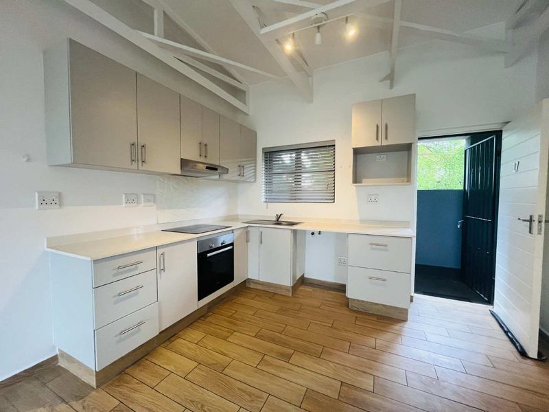 Hendra - Sleek Loft-Style Apartment with Solar Savings and Prime Location! - Photo 2