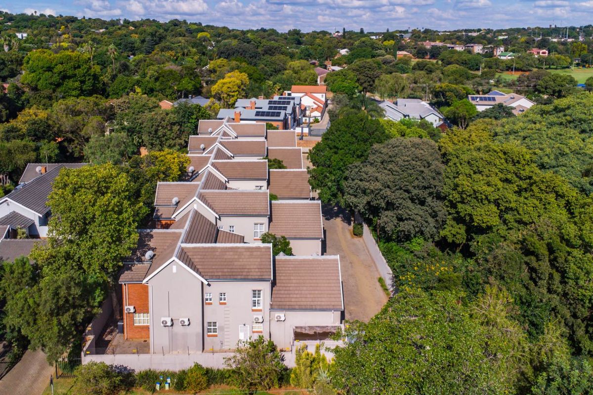 Exceptional 4-Bedroom Townhouse in Exclusive Farmers Folly Complex - Photo 4