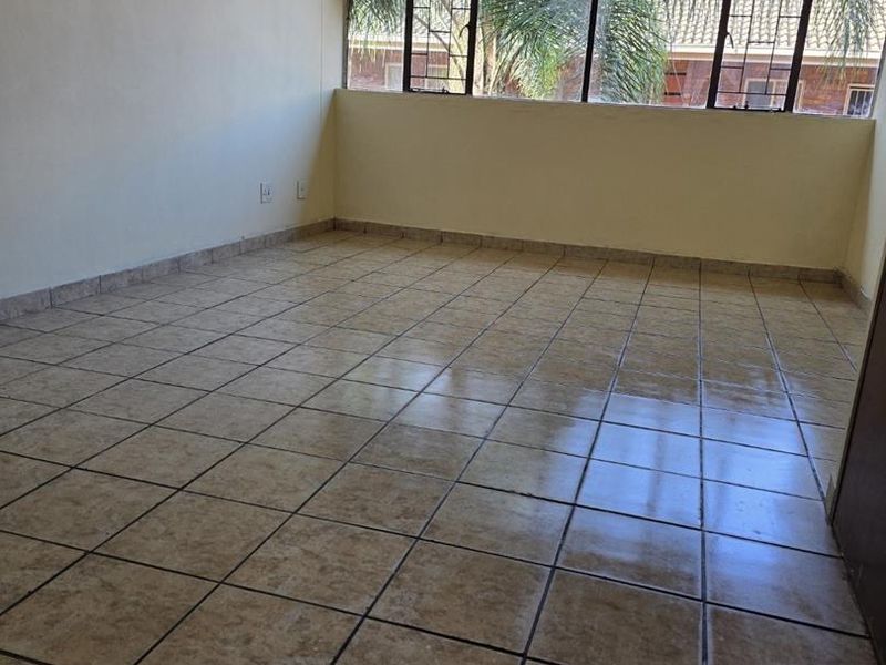 **Spacious 2 Bedroom Apartment for Rent** - Photo 4