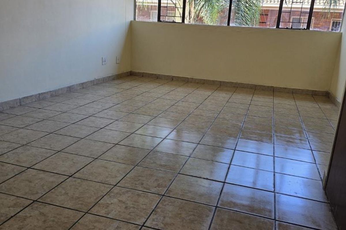 **Spacious 2 Bedroom Apartment for Rent** - Photo 4