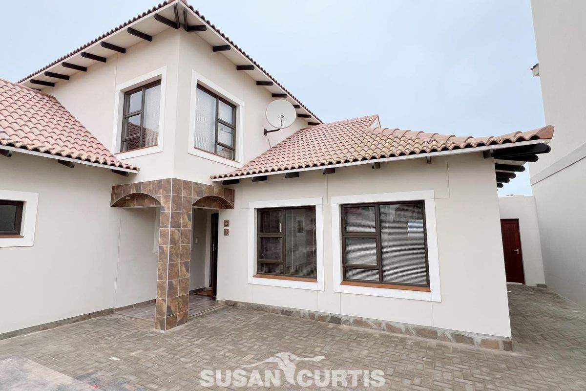 READY TO MOVE IN! - Photo 4
